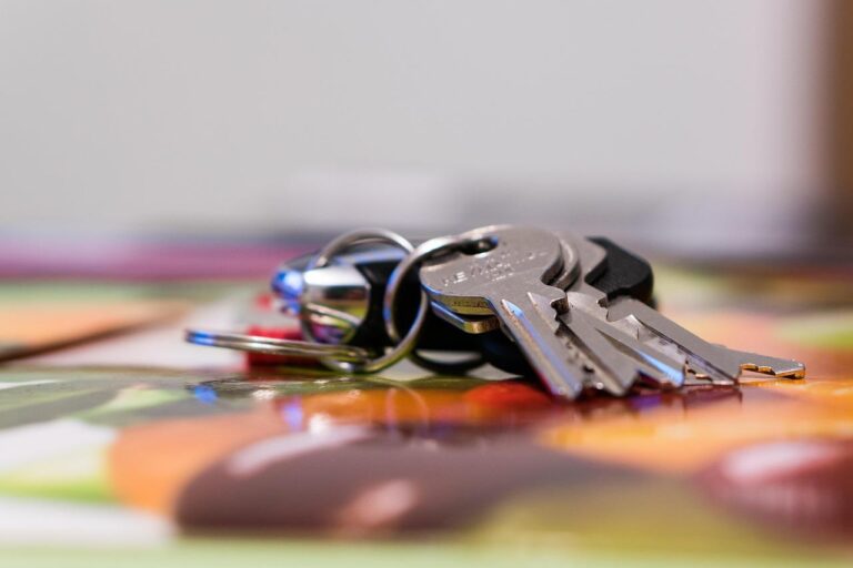 Sleutelhangers ideaal voor bedrijfsmarketing met logo- en tekstbedrukking voor professionele branding