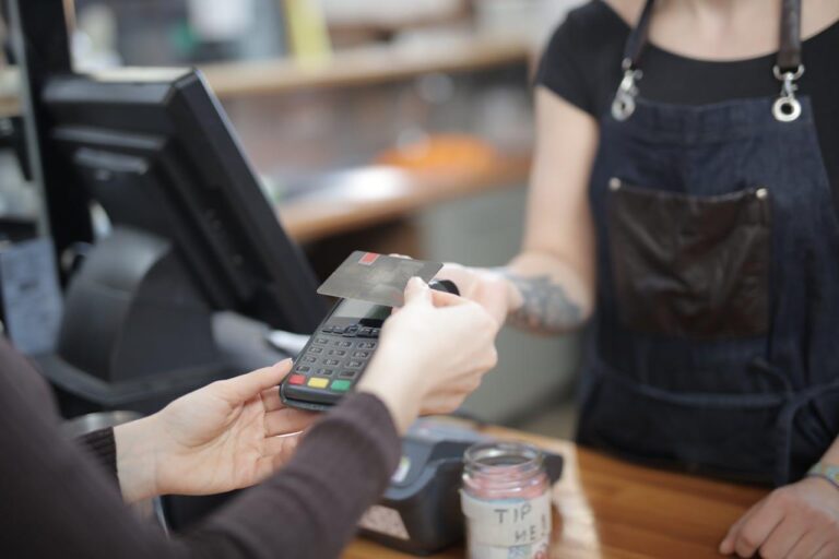 Ondernemer accepteert mobiel betalen op locatie voor flexibeler werken zonder kassasysteem